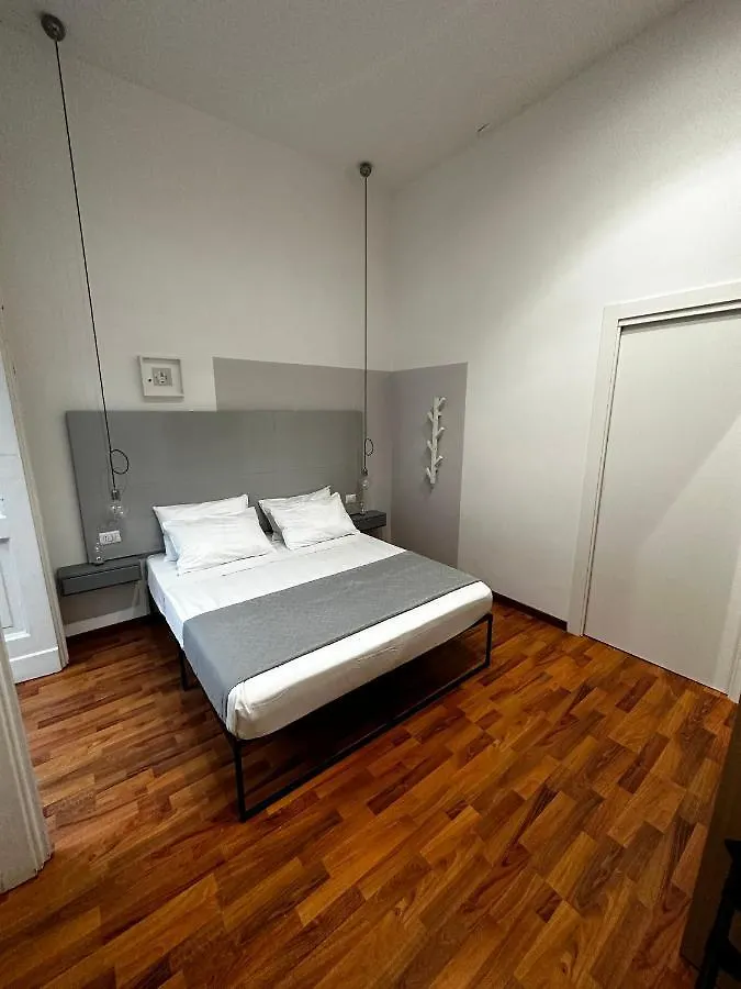 Apartment Quartieri Sound Napoli - Apt Con Terrazza E Cucina 3 Min Toledo Italy