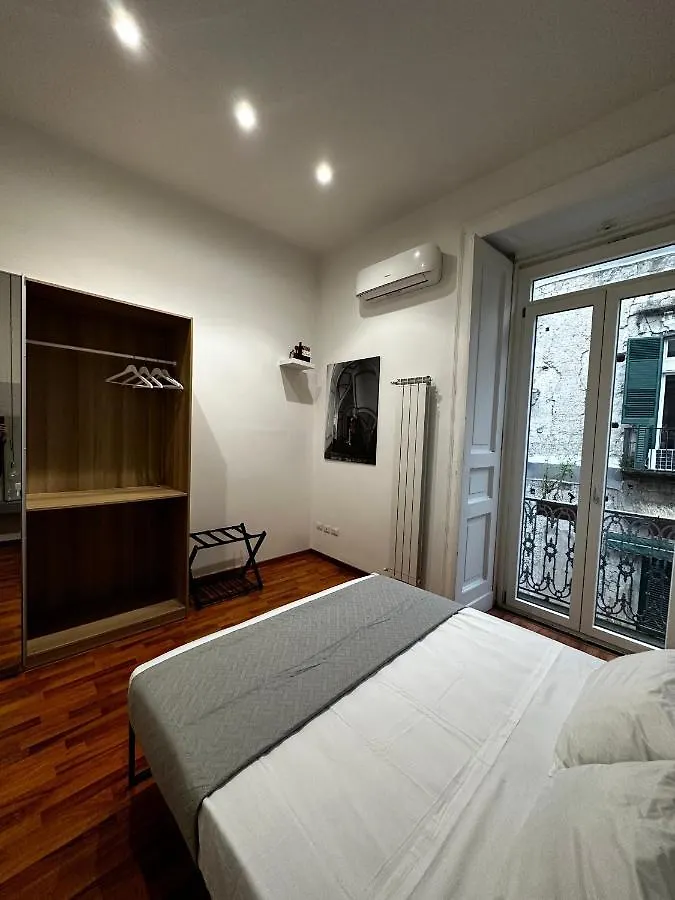 Quartieri Sound Napoli - Apt Con Terrazza E Cucina 3 Min Toledo 0*,  Italia