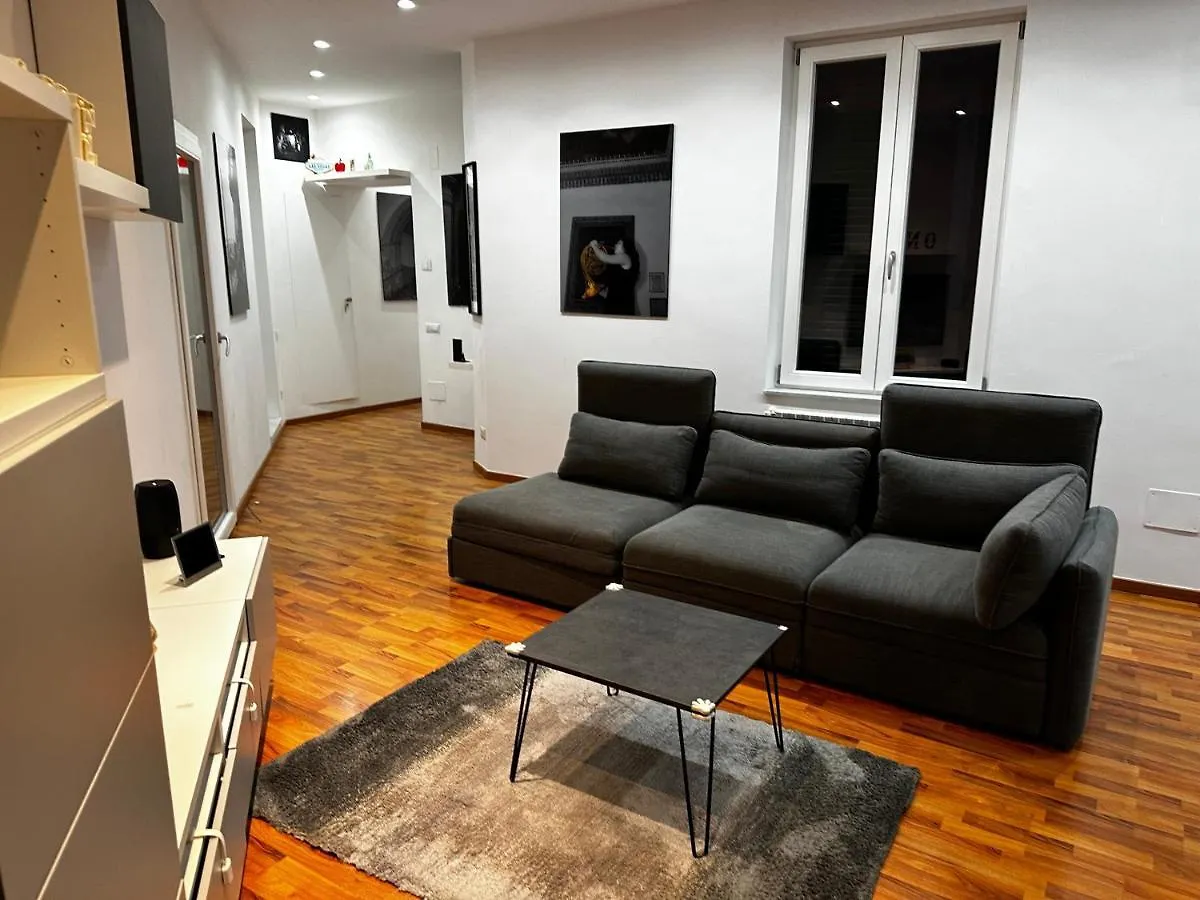 Quartieri Sound Napoli - Apt Con Terrazza E Cucina 3 Min Toledo 0*,  Italia